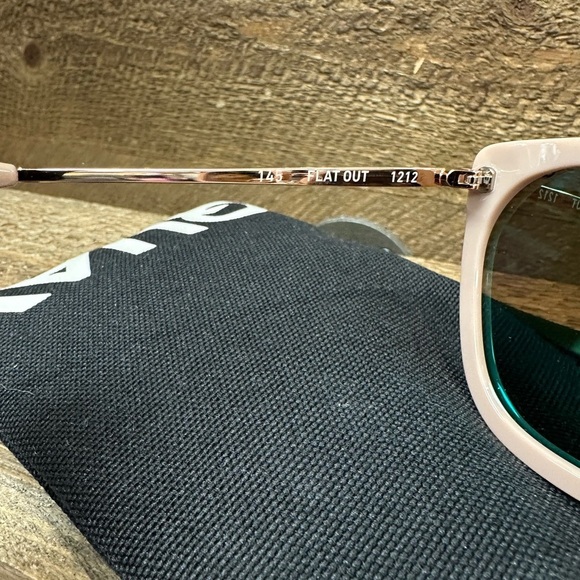 QUAY Australia “Flat Out” Cat Eye Sunglasses – Blush Pink  display picture 1